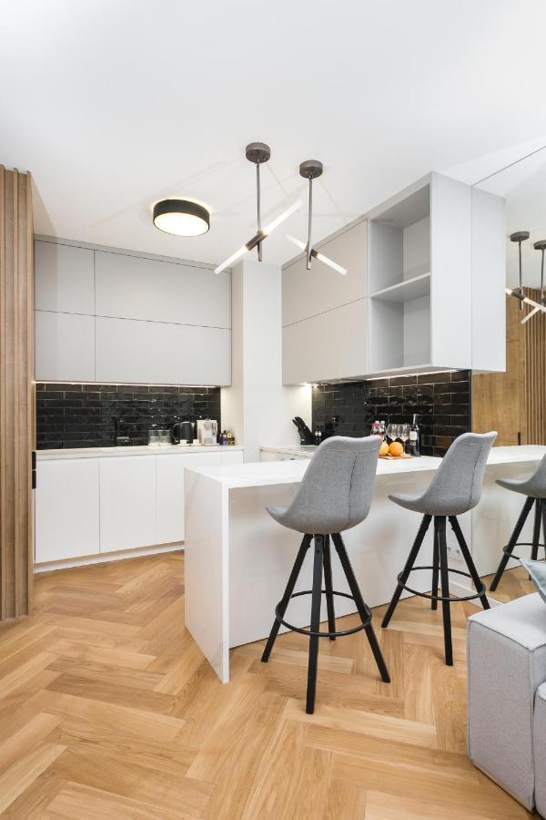 Luxury Apartments Mennica Residence - Golden Apartments - City Center Warschau Buitenkant foto
