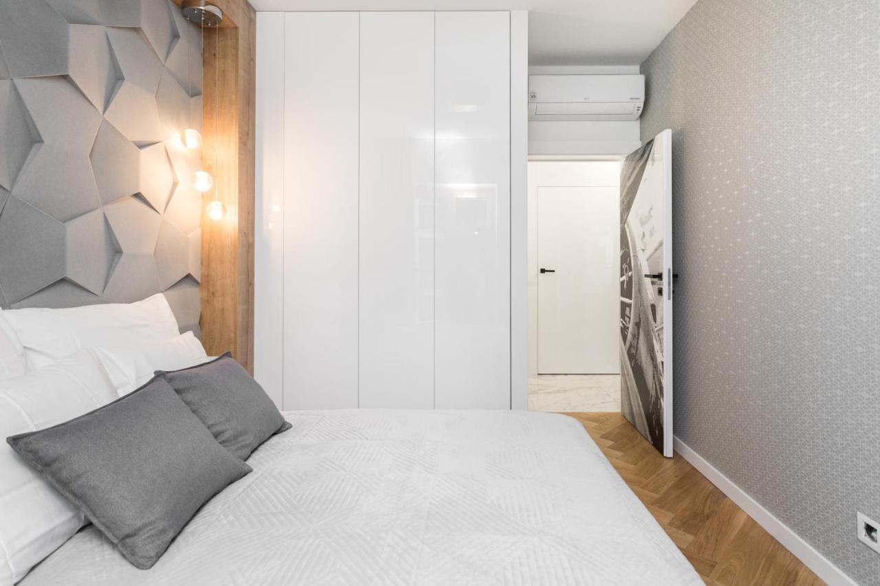 Luxury Apartments Mennica Residence - Golden Apartments - City Center Warschau Buitenkant foto