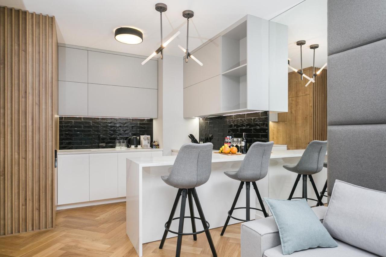 Luxury Apartments Mennica Residence - Golden Apartments - City Center Warschau Buitenkant foto