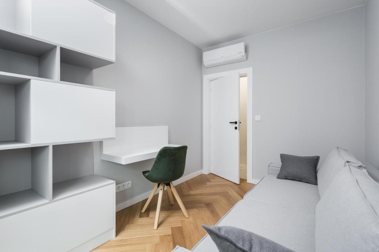 Luxury Apartments Mennica Residence - Golden Apartments - City Center Warschau Buitenkant foto