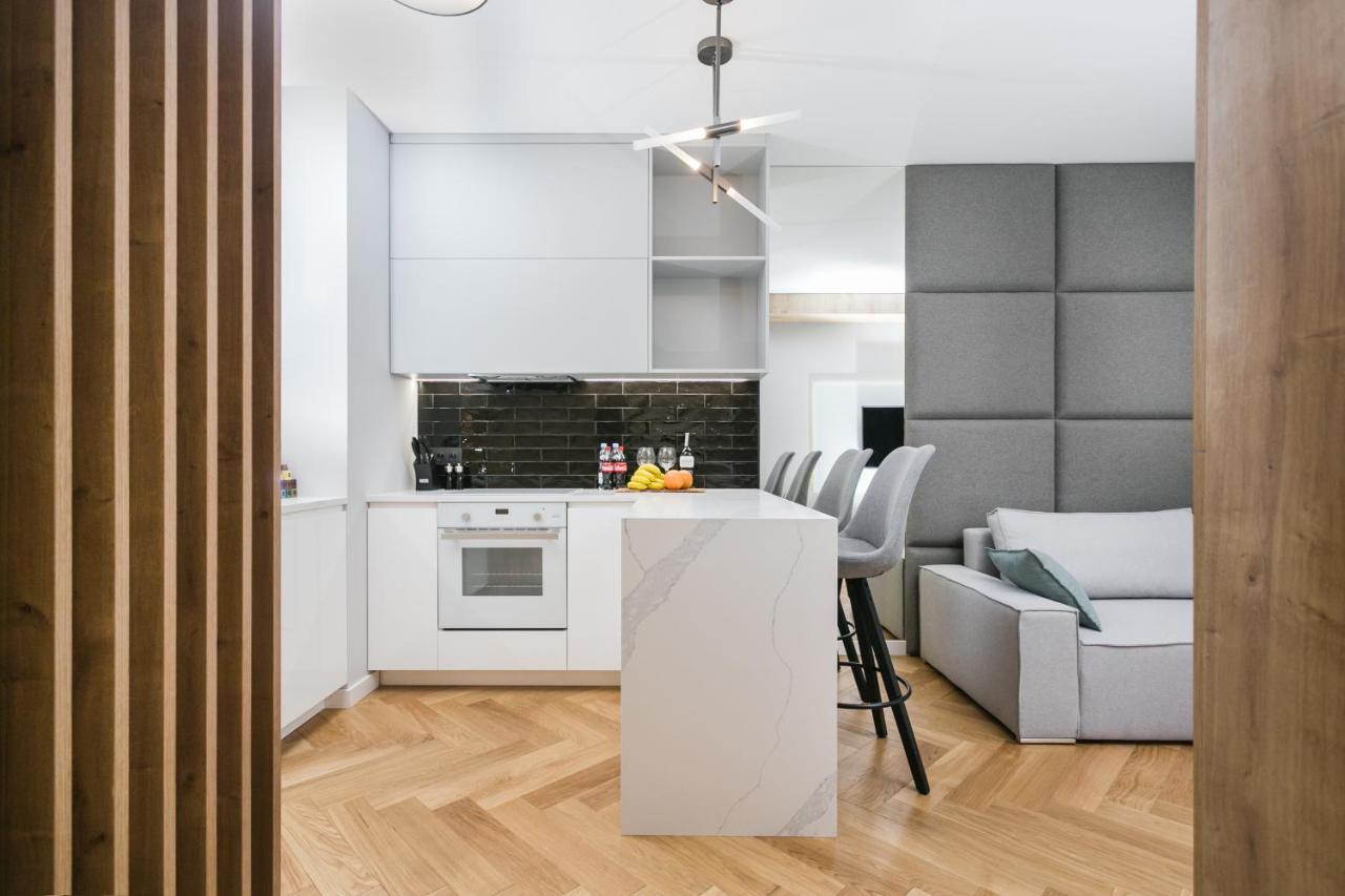 Luxury Apartments Mennica Residence - Golden Apartments - City Center Warschau Buitenkant foto