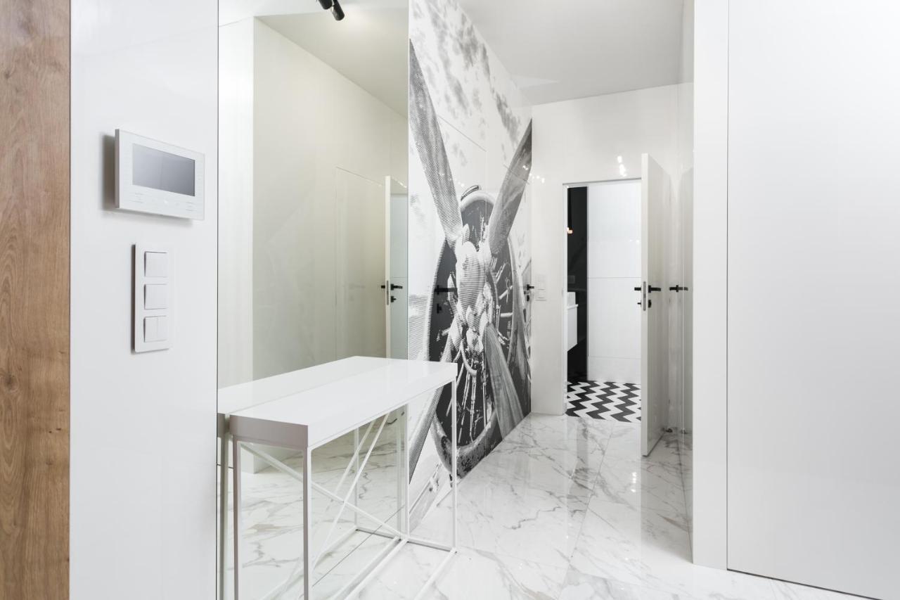 Luxury Apartments Mennica Residence - Golden Apartments - City Center Warschau Buitenkant foto
